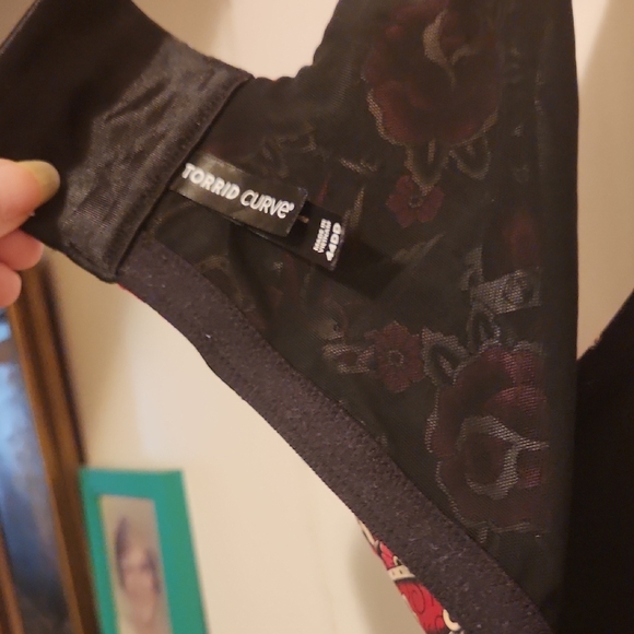 🔥Torrid Push Up Plunge 360° Back Smoothing Tech Black and Red Tattoo Print Bra - Picture 6 of 6